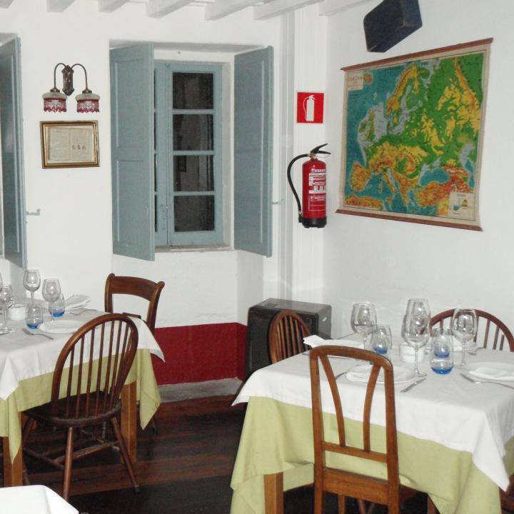 comedor sala de los mapas - Vinoteca Casa D'auga - Taberna Delicatessen 